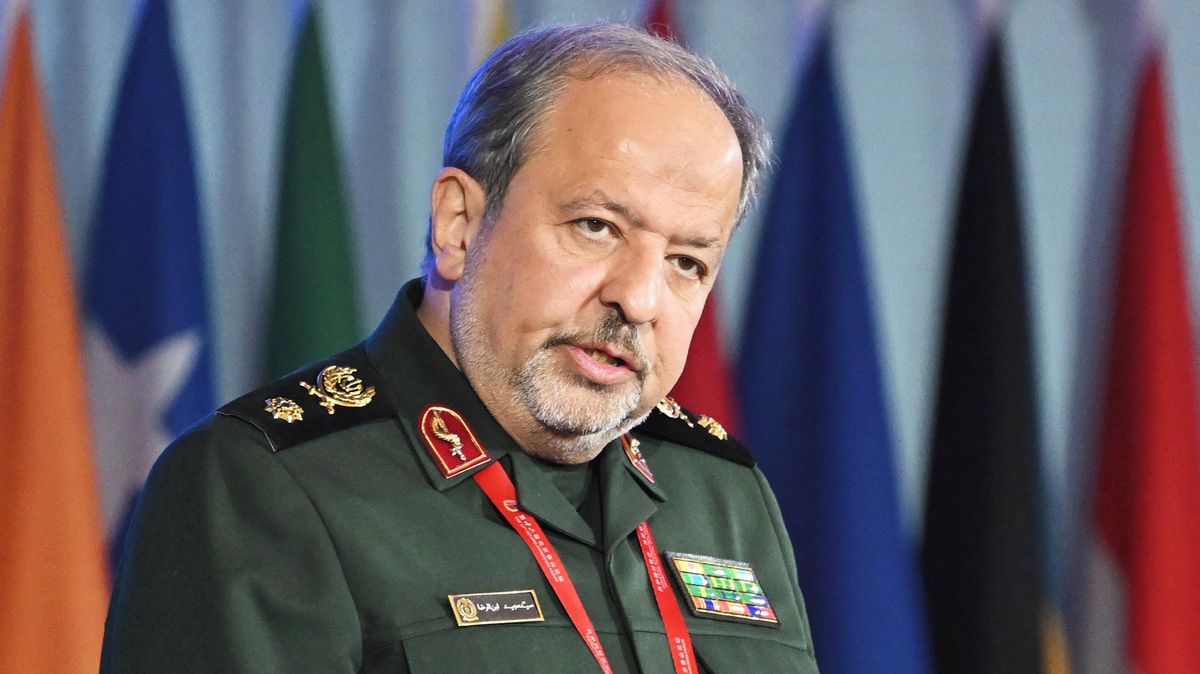 Zabitého íránského ministra obrany nahradil generál revolučních gard